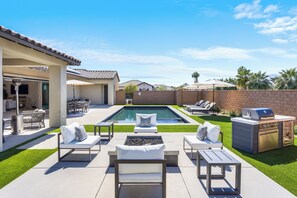 Fire Pit + BBQ Grill