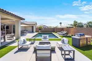 Fire Pit + BBQ Grill
