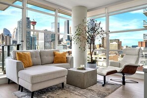 Living room area with pull out sofa bed (sleeps 1 adult or 2 children)