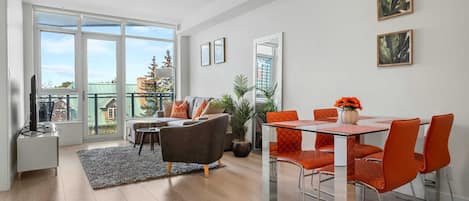 Dining area/living room w/ balcony with river & downtown views