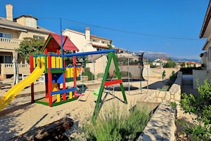 Spielplatz für Kinder und Erwachsene
