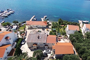 Ansicht von oben, das Haus ist 30 Meter vom Meer.