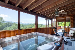 Lodge | Hot Tub