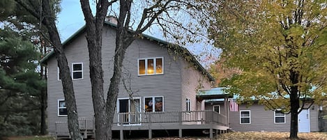 View of house coming up the driveway 