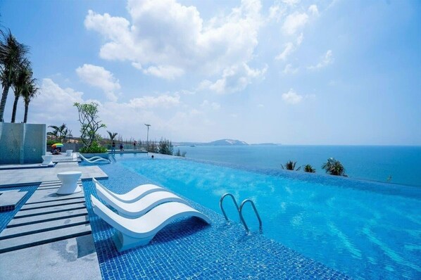 Infinitypool