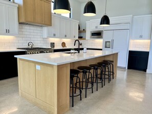 Large chef's kitchen with island seating