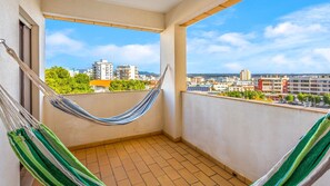 With 2 hammocks, the balcony is perfect to relax and enjoy fresh air. There are also chairs and a table
#balcony #outside #relax #hammocks #algarve #portugal