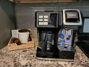 Kaffee und/oder Kaffeemaschine