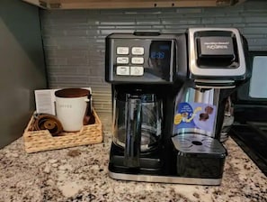 Kaffee und/oder Kaffeemaschine