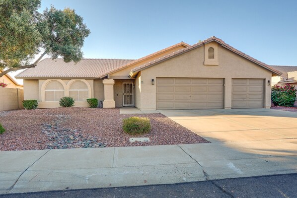 Peoria Vacation Rental | 3BR | 2BA | Half Step Required | 1,692 Sq Ft