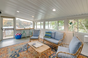 Sunporch | River View | Free WiFi | Pet Friendly w/ Fee