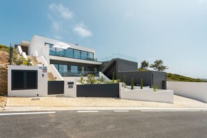 SCH Holiday Homes Casa Berlenga holiday home in Famalicão Nazaré Portugal with private pool