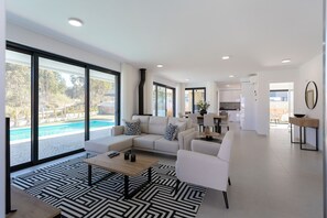 Maison de vacances de luxe avec piscine privée à Salir do Porto. Située à proximité des célèbres plages de l'ouest du Portugal.