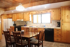 Fully equipped kitchen and adjoining dining table