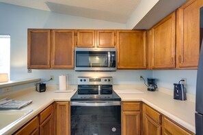 Kitchen | Cooking Basics | Coffee Maker | Trash Bags & Paper Towels Provided