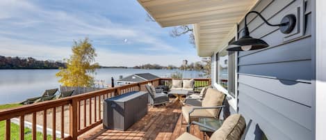 Fox Lake Vacation Rental | 2BR | 2BA | 1,260 Sq Ft | Stairs Required