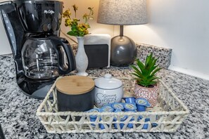 Kaffee und/oder Kaffeemaschine
