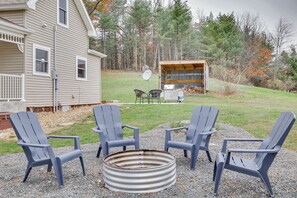 Yard | Fire Pit | Gas Grill