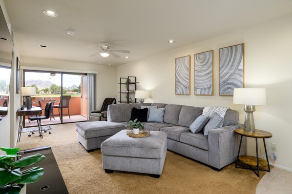Casa Luna overlooks Stone Creek Golf Course.