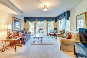 Living Room | Smart TV | Free WiFi | Decorative Stove