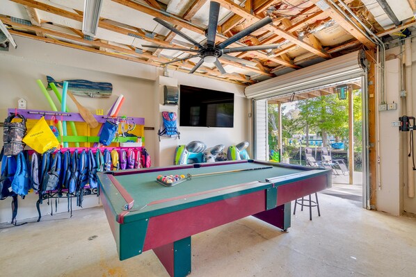 Spring Hill Vacation Rental | 3BR | 3BA | 1,500 Sq Ft | Stairs Required
