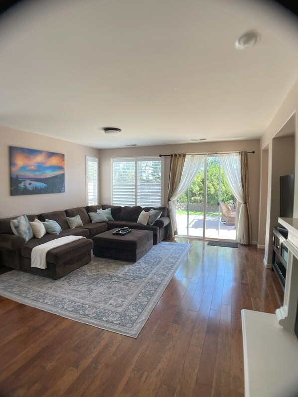 Sink into plush sectional, 60" Samsung TV, cozy fireplace. 
