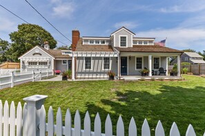 Fully fenced in front & rear yards