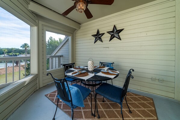 The screen porch has a table with seating for four. Enjoy watching the tennis platers on Center Court