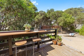 Outdoor breakfast bar