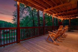 Enjoy sunsets like never before—this cabin’s deck offers breathtaking views of the mountains.