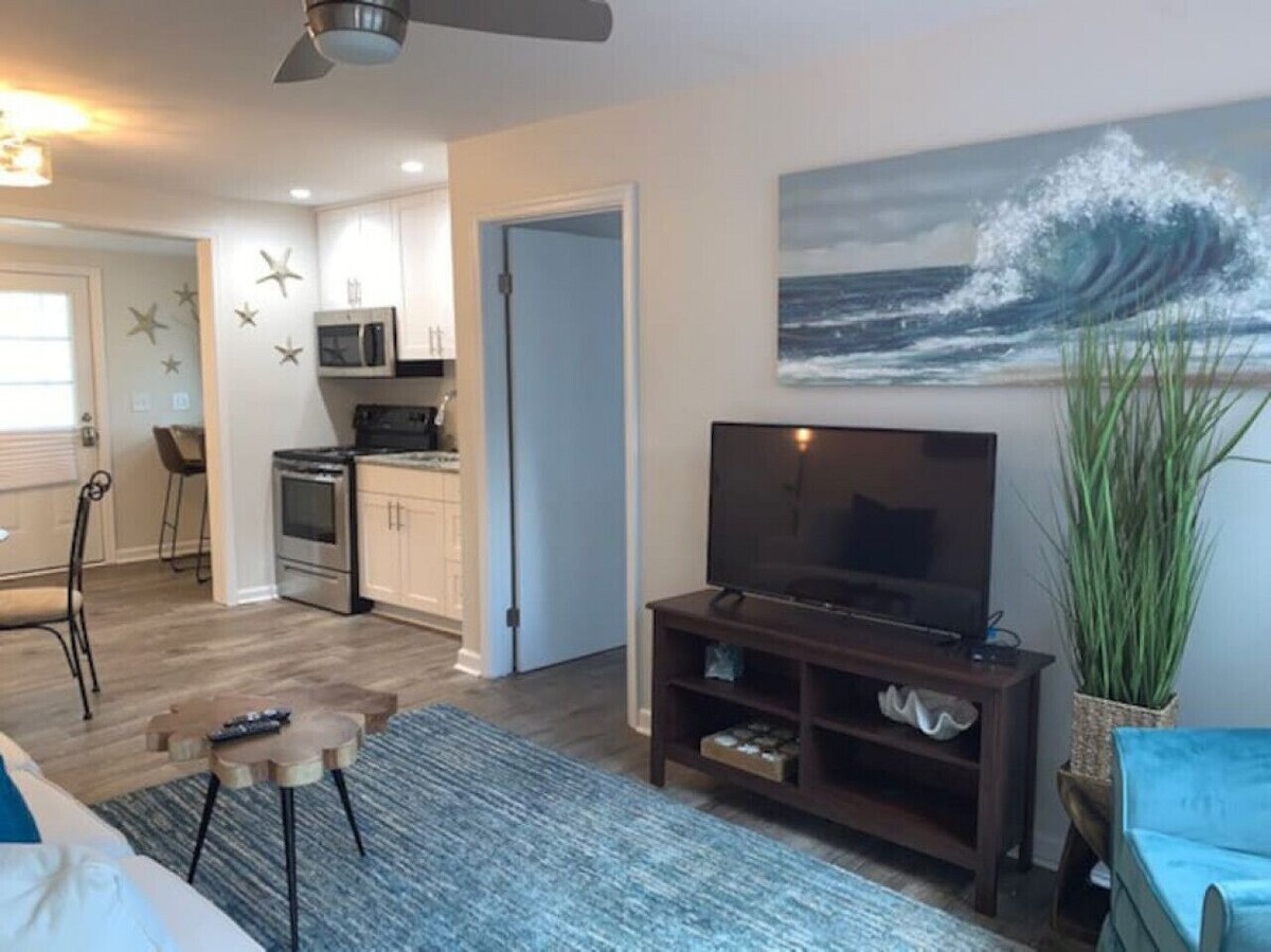 Va Beach Retreat Cozy & Updated in the ViBe!
