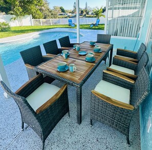 Outdoor dining set for 8 people