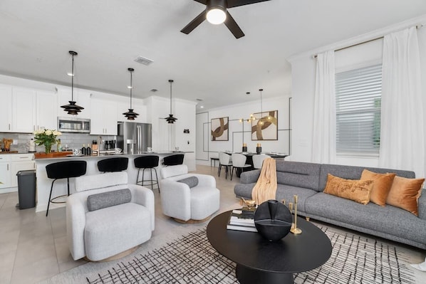 Open concept living and dining area to enjoy moments all together