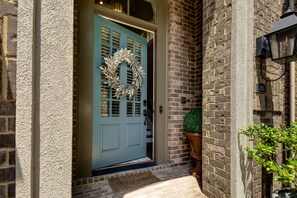 Front Entry w Smart Lock