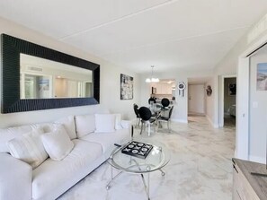 3122 Living Area