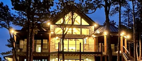 Come enjoy the peace and quiet of the Colorado Lakehouse