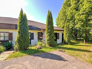 House, Shrub, Home, Cottage, Lawn, Garden, Estate, Farmhouse, Landscaping, Driveway