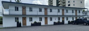 FRONT YARD OF BUILDING A
IST FLOOR UNITS 101,102,103,104
2ND FLOOR UNITS 201,202,203,204