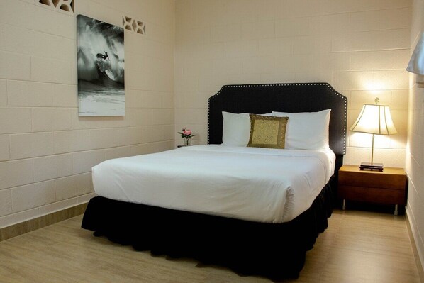 Bedroom Area ( Queen-size) 