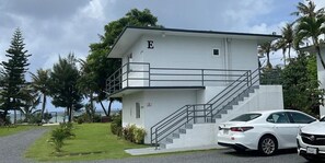 FRONTYARD
BUILDING E 
IST FLOOR UNIT 108,109,110,111
2ND FLOOR 208,209,210