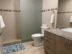 Full Bathroom 2