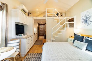 Bungalow Queen Bed