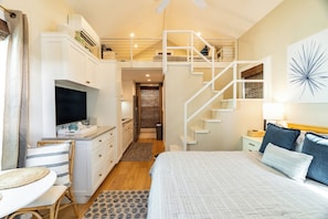 Bungalow Queen Bed