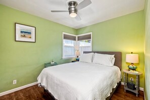Queen sized bed with comfortable mattress and pillows