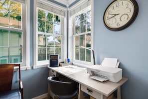 Enjoy comfortable work space for those who enjoy vacation while remote working!