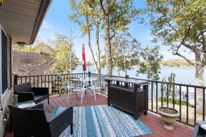 You will enjoy mornings, afternoons and evenings on this well shaded deck - taking in lake views from all sides.