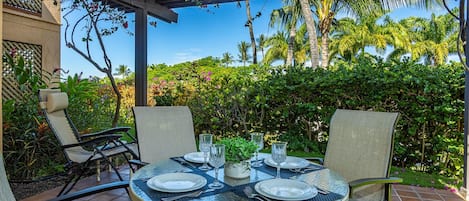 Dining for 4 on the private lanai
