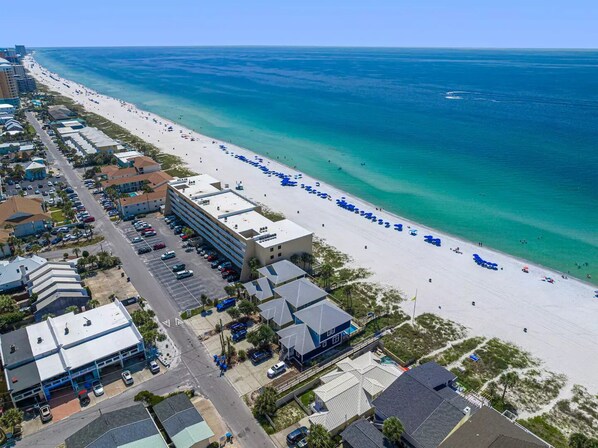 5 minute walk to the beautiful Panama City Beach