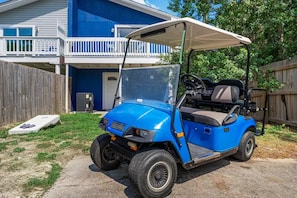 A complimentary golf cart is available for eligible guests to use