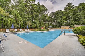 Community Amenities | Outdoor Pool | Hot Tub